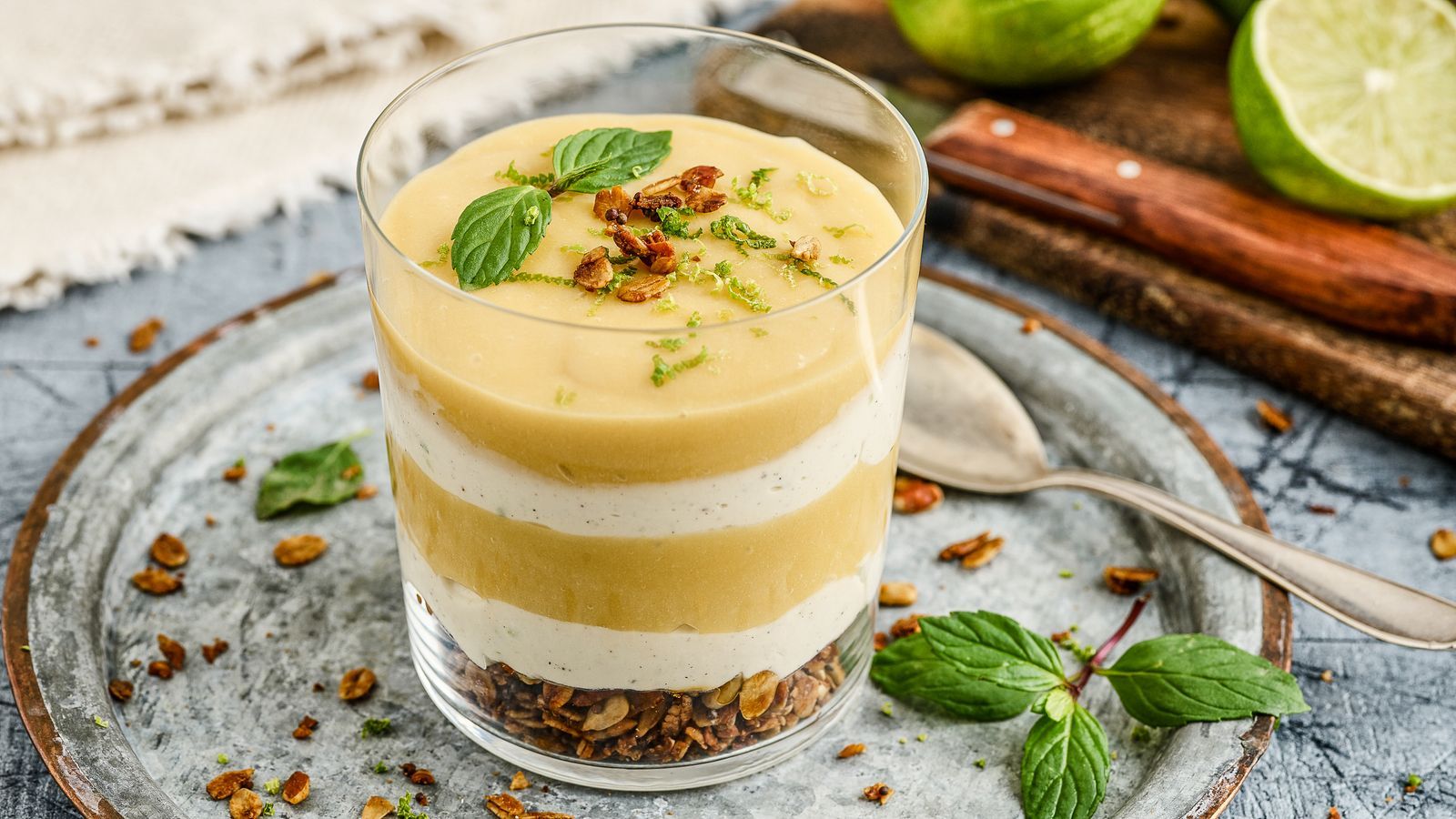 Limetten-Joghurt-Creme mit Topping