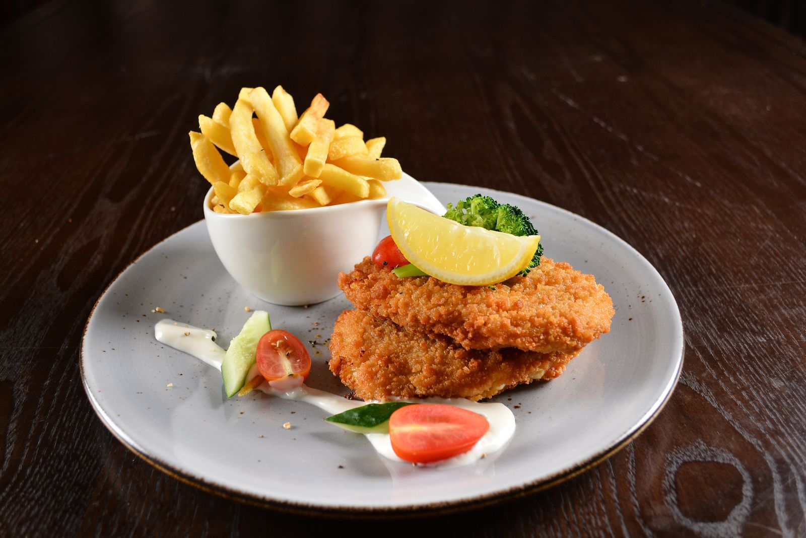 Quornschnitzel auf einem Teller