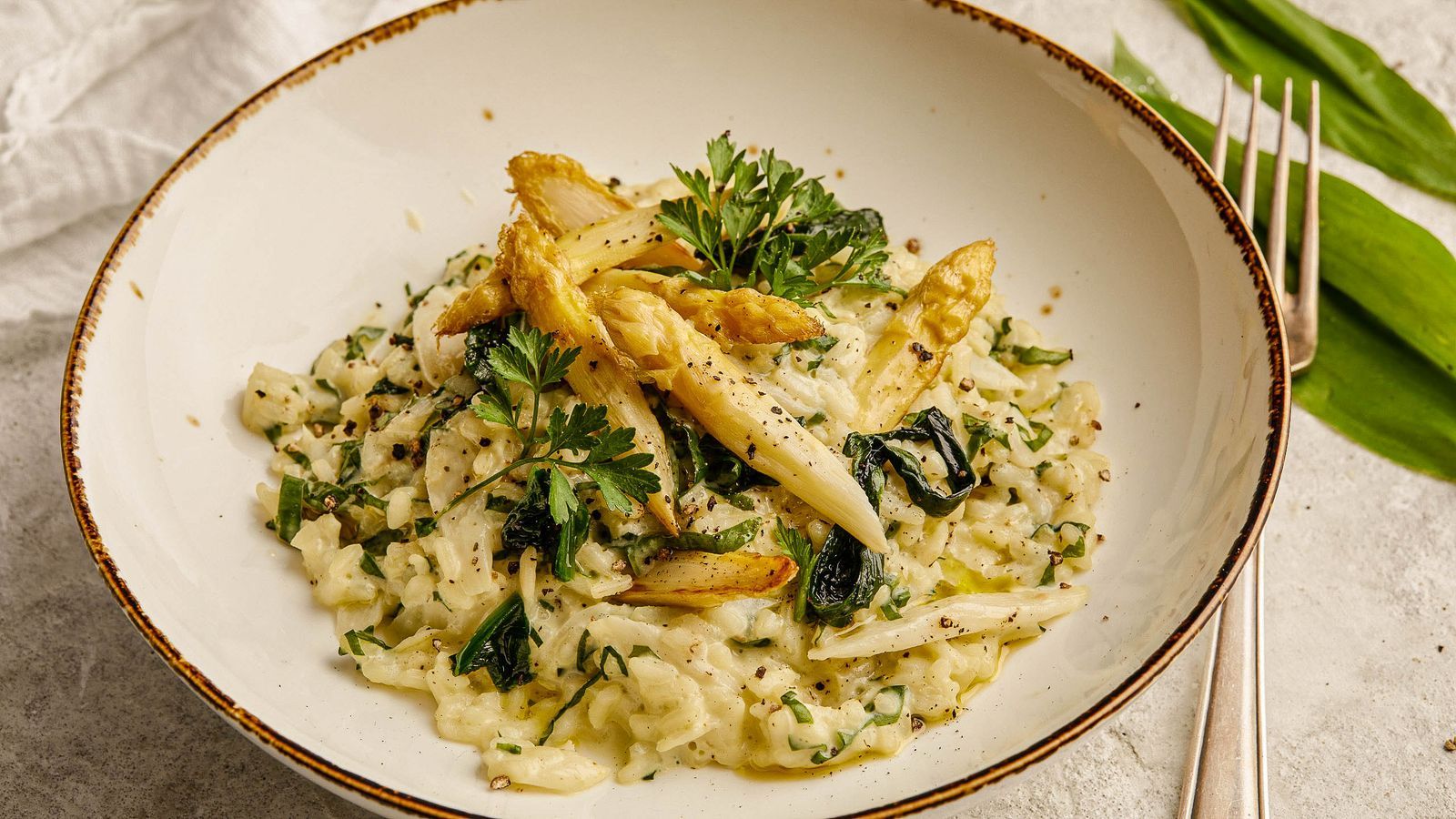 Risotto mit weissem Spargel und Bärlauch